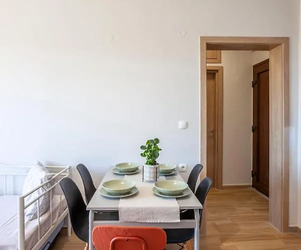 Lucid Dream Apt. |bozinis