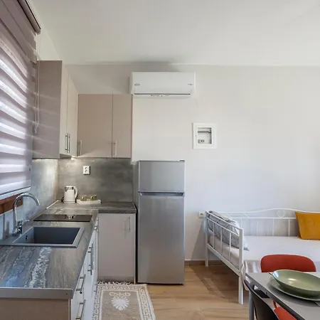 Lucid Dream Apt. |bozinis * Psakoudia