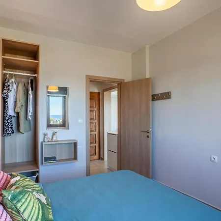 Lucid Dream Apt. |bozinis *