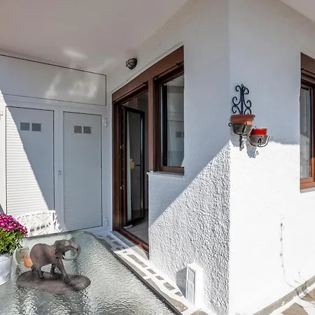 Lucid Dream Apt. |bozinis