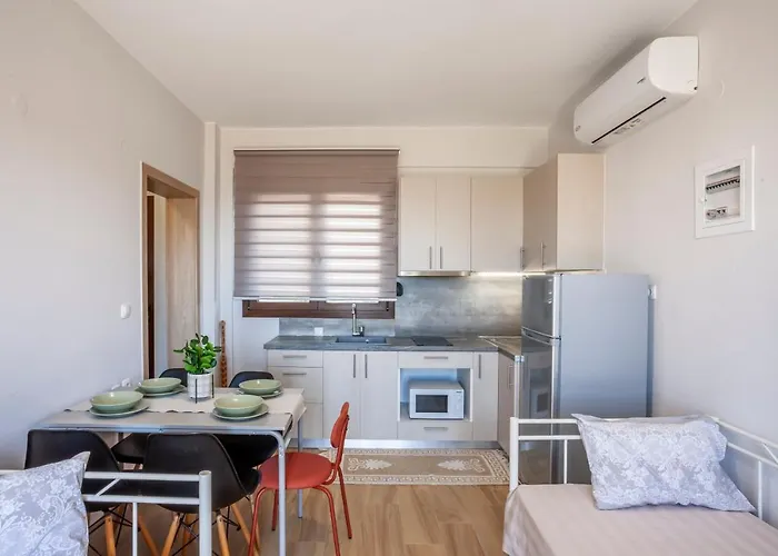 Lucid Dream Apt. |bozinis Psakoudia