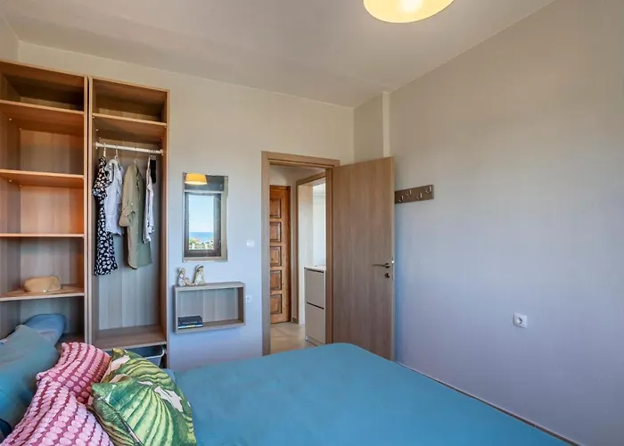 Lucid Dream Apt. |bozinis *
